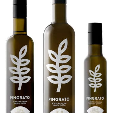Aceite de oliva virgen extra Pingrato en botellas de diferentes tamaños, ideal para cocinar y ensaladas, producido en España, con calidad premium y sabor intenso.